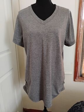 Women's V-neck Top / Danskin
